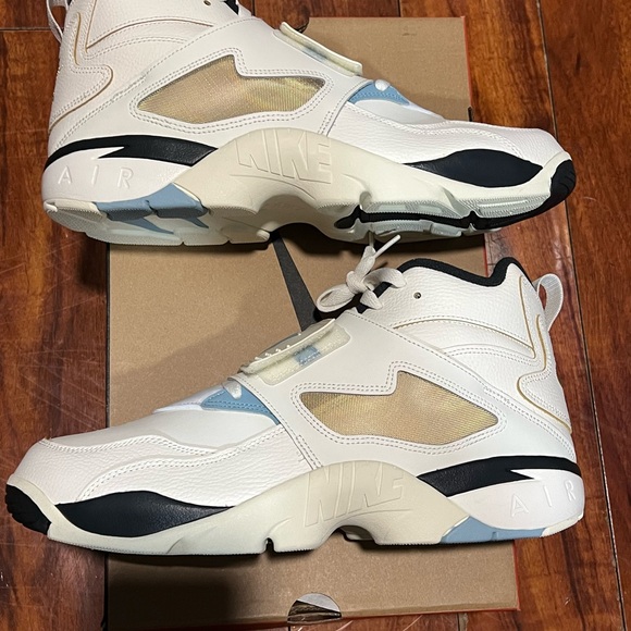 Nike Other - Nike air diamond turf must be the money size 14